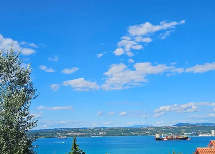 Seaside With Free Parking 2 *